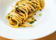 Spaghettoni con aglio, olio, peperoncino e acciughe